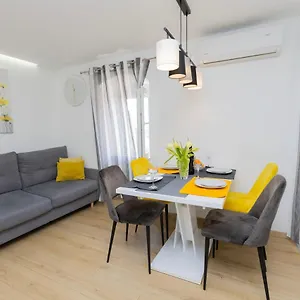 Modern Cozy Bonnie In Center Of Split. Split